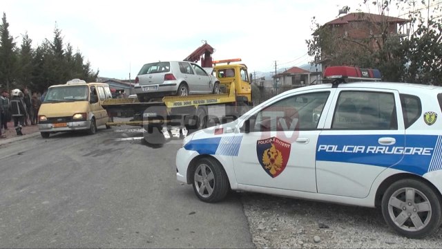 Report TV - Cërrik, përplasen 2 automjete vdes 20-vjeçarja, 4 të plagosur