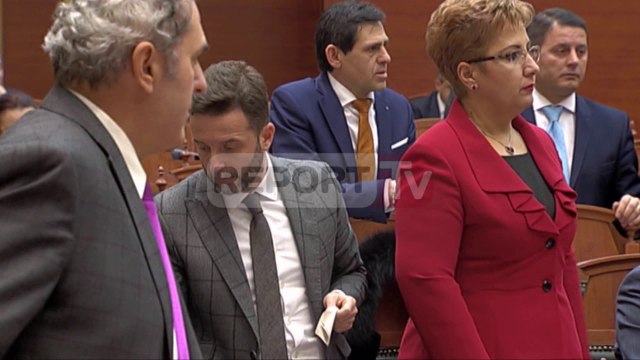 Report TV - Noka qëllon Braçen në Kuvend, Byroja e përjashton