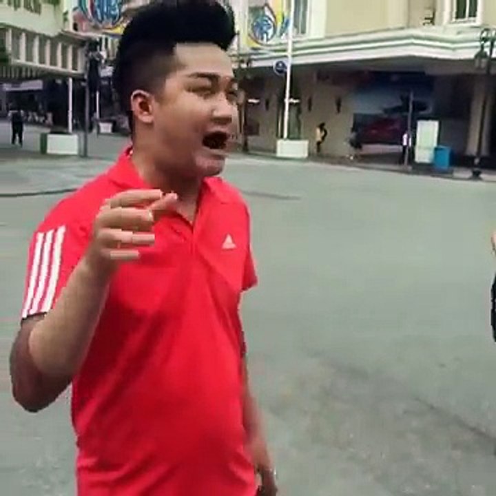 The street magician. - Like that?