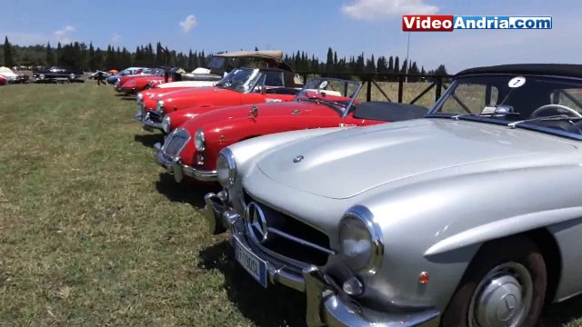 Castel del Monte: sfilata di auto d'epoca al Centro Accoglienza Turistica