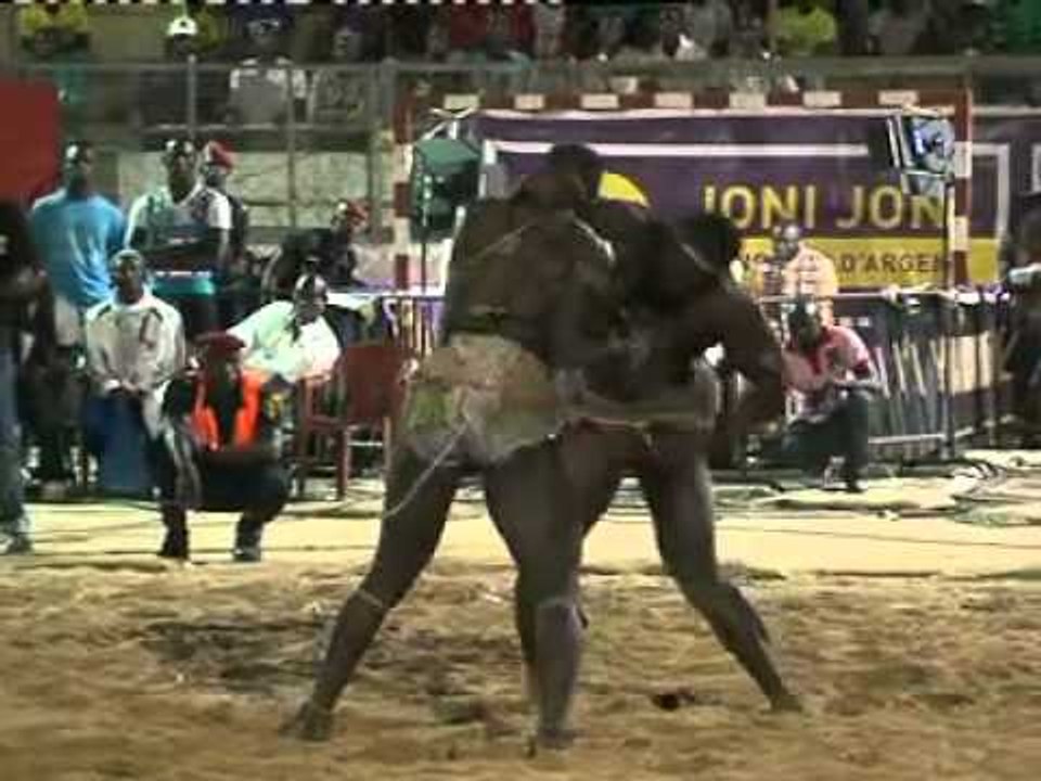 COMBAT PAPE MBAYE   VALDO