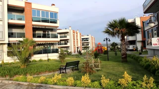 Ayvalık'ta Apartmana Yıldırım Isabet Etti