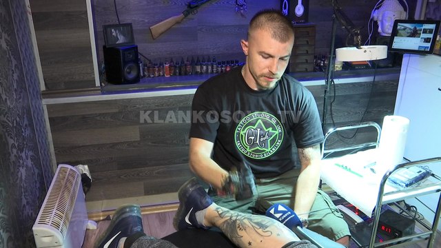 Tifozi nga Gjilani bën ‘tattoo’ numrin 12, pasi Reali doli kampion në Champions - 04.06.2017 - Klan Kosova