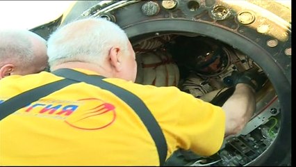 Francês e russo já estão de volta à Terra