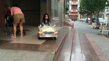 Bé Na Na và chiếc xe ô tô đồ chơi trẻ em - Em tập lái ô tô Nhạc Thiếu Nhi - Kids Car toy 2