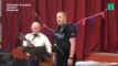 Ce policier écossais chante en uniforme... et il a une voix d'or