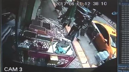 Güngören'de Güpegündüz Kuruyemiş Dükkanı Soygunu Kameralara Yansıdı