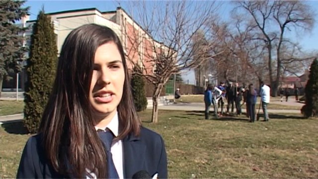 Ja si festuan festën e Pavarsisë së Kosovës, shkollat e komunës së Gjakovës - Lajme