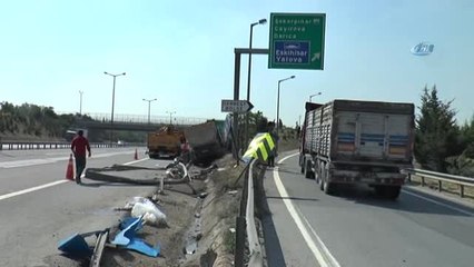 Sürücüsü Uyuduğu İddia Edilen Kamyon Bariyerlere Girdi