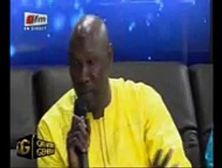 Pape Cheikh touche une nouvelle fois le front de Jojo qui lui…