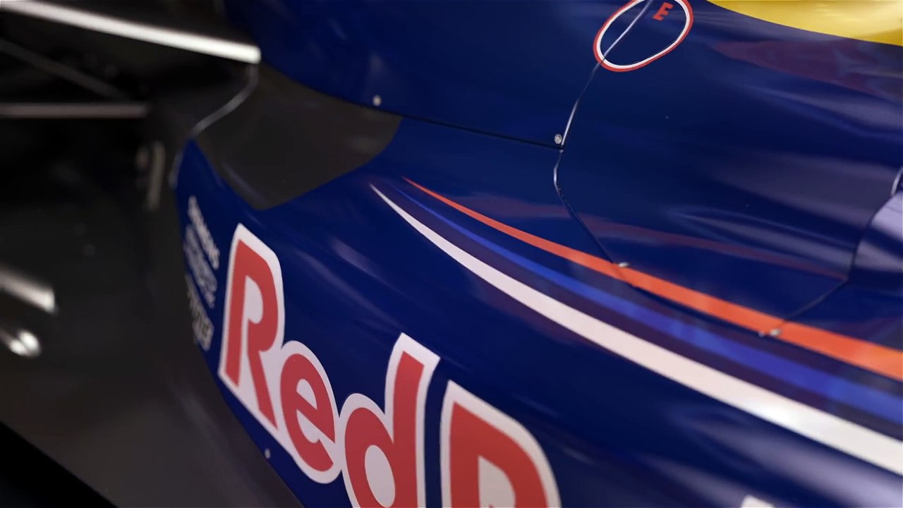 F1 2017 Classic Car Reveal – 2010 Red Bull Racing RB6 [FR]