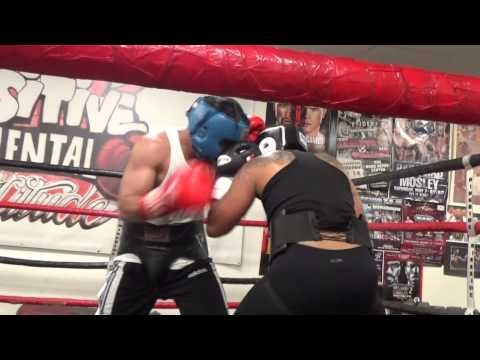 female boxer going all out vs male fighter - EsNews