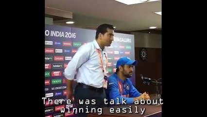 Dhoni angry on pakistani journalist for the foolish question