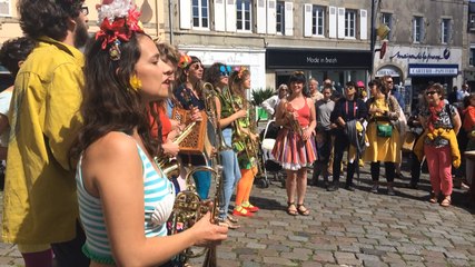 Ca guinche au marché durant la Vie en Reuz