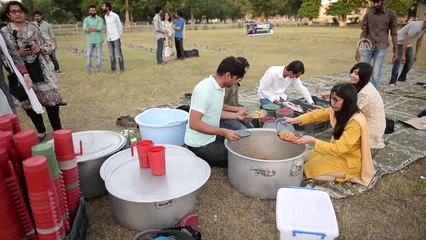 Pakistanlı Üniversiteli Öğrencilerinden Ücretsiz Iftar