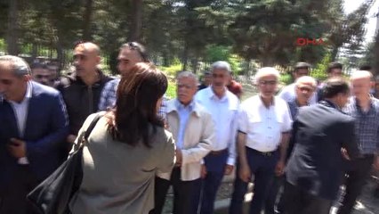 Pervin Buldan 23 Yıl Önce Öldürülen Eşi Savaş Buldan'ı Mezarı Başında Andı