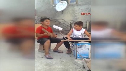Vatandaşlar Saz ve Org Almak Için Bu 2 Çocuğu Aryıor