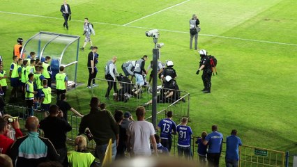 Download Video: Ruch Chorzów vs Górnik Łęczna. Łapanka kibiców przez poIicjantów przebranych za fotoreporterów. 02/06/17