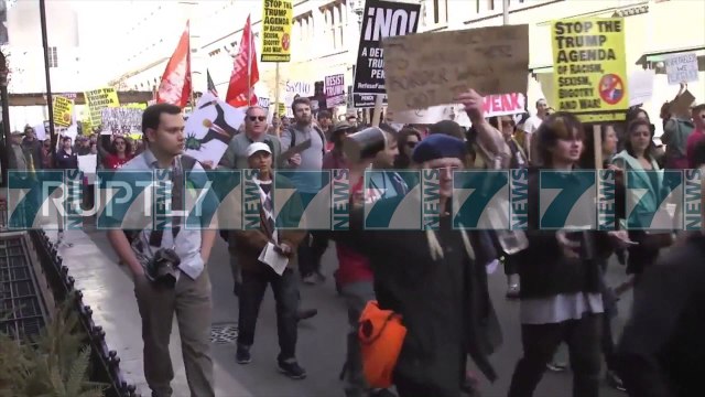 NUK NDALEN PROTESTAT KUNDER PRESIDENTIT DONALD TRUMP - News, Lajme - Kanali 10