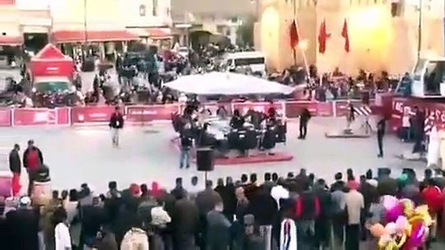 Dekhain in k sath kya ho gya ksi ne esa socha b na tha