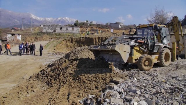 Strehimi i romëve, Veliaj inspekton ndërtimin e banesave - Top Channel Albania - News - Lajme