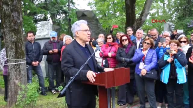 Nazım Hikmet Ölümünün 54.yılında Moskova'daki Mezarı Başında Anıldı - 2