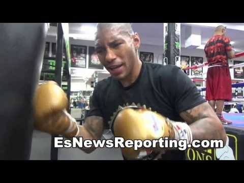 floyd mayweather KOd sparring partner with headgear and big gloves - EsNews