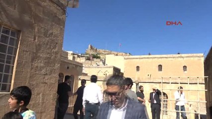 Mardin Içişleri Bakanı Soylu, Mardin'de Iftar Öncesi Kiliseyi Ziyaret Etti