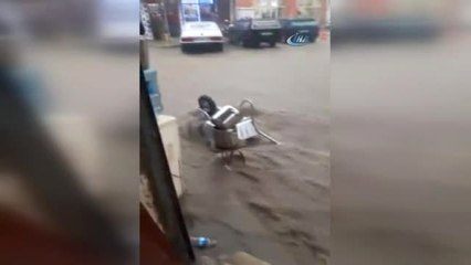 Sağanak Yağış Sokakları Göle Çevirdi
