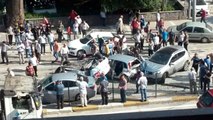 Karamürsel'de Karşı Şeride Geçen TIR 6 Otomobili Biçti: 8 Yaralı