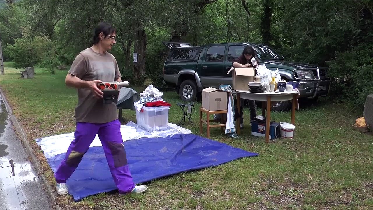 Hautes-Alpes : Le vide-greniers de Serres écourté par la pluie
