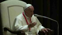 El papa recibe y anima en el Vaticano a niños afectados por seísmos en Italia