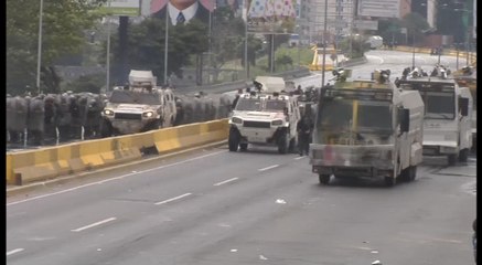 "La resistencia" y la Guardia, dos frentes de una generación en Venezuela.-