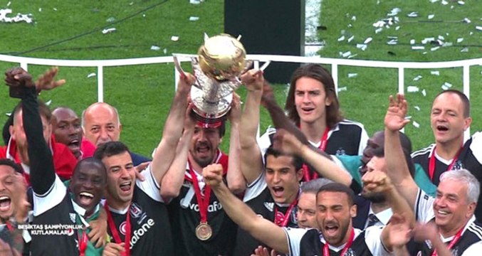 Şampiyon Beşiktaş, Şampiyonluk Kupasını Kaldırdı