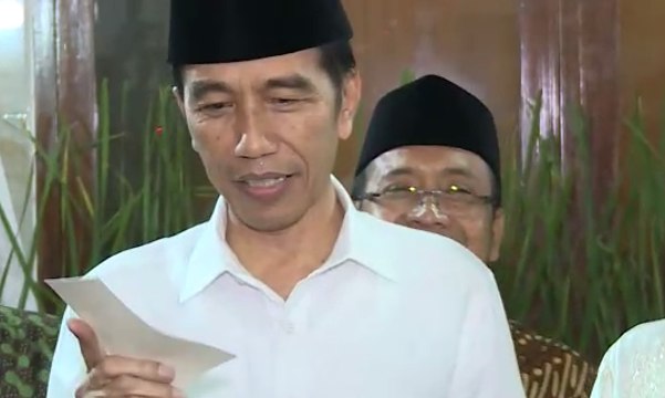 Jokowi Kecoh Wartawan Pakai Secarik Kertas