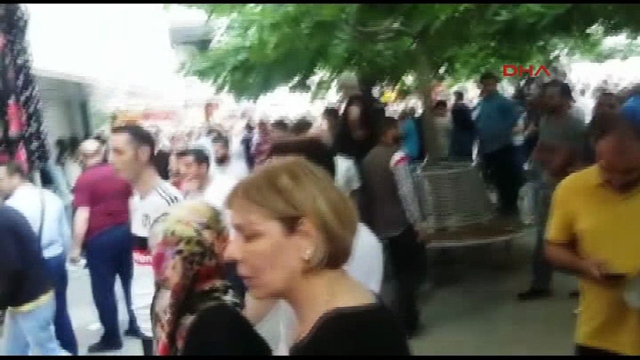 Güngören'de silahlı saldırı: Ölü ve yaralılar var