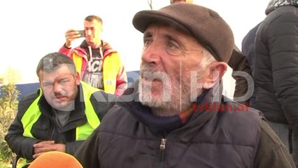 Në këmbë drejt Tiranës, grevistët e Zharrëzës mbërrijnë në Lushnjë