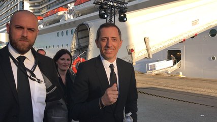 Gad Elmaleh : "On dirait qu'il va commencer une manif!"