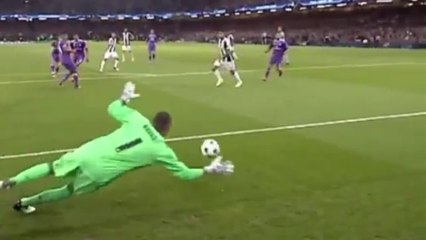 Keylor Navas with incredible save