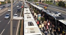 Metrobüs Arızası Yolcuları Perişan Etti! Uzun Kuyruklar Oluştu