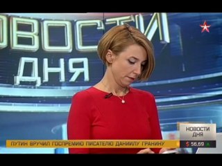 поёт в кадре