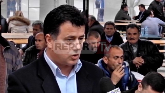 Report TV - Protesta, Flamur Noka: Qeverinë e rrëzojmë me mjete demokratike