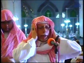 এই লোকটির আযান শুনেনাই এমন মুসলিম পাবোনা জিবনে প্রথম অনাকে দেখা গেলো জার আযান শুনলে গায়ের পশম দাঁড়িয়ে যায়।