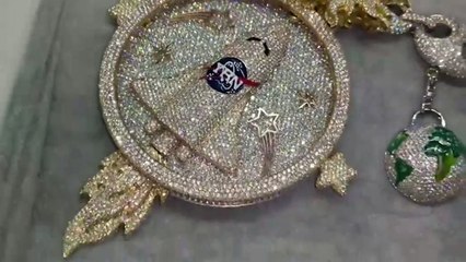 Rapero del grupo Migos "Takeoff" sus nuevas cadenas sobre el medio millon de dolares