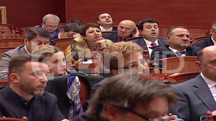 Meta letër partive: Dorëzoni emrat për komisionet e Vetting-ut