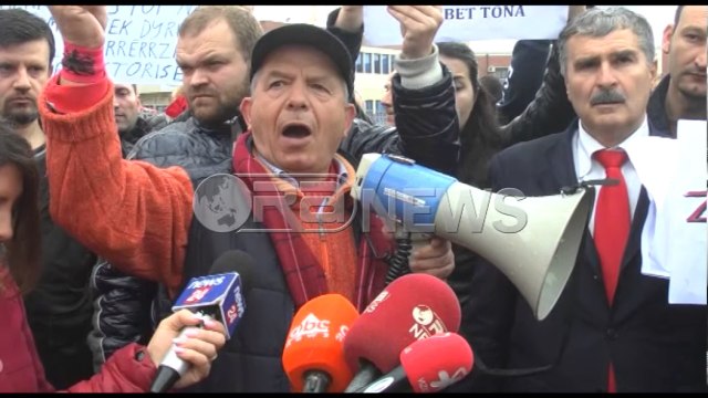 Ora News – Protesta në Durrës: Veliera e betonit po varros trashëgiminë kulturore