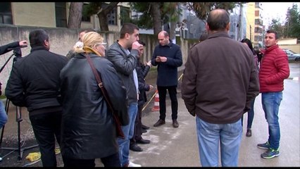 GODITI ME GRUSHT KRESHNIK SPAHIUN NE ÇADREN E PROTESTES SE PD, SHOQEROHET NE POLICI 34 VJEÇARI LAJM