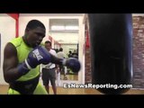 Andre Berto Who May Face Mayweather Makes Headgear Fly Off  - EsNews Boxing