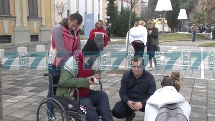 BANORET E ZHARREZES FLENE NE KARTONE NATEN E PARE NE TIRANE - News, Lajme - Kanali 7