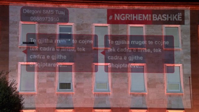 Report TV - PD i kërkon Ramës largimin me SMS në murin e Kryeministrisë